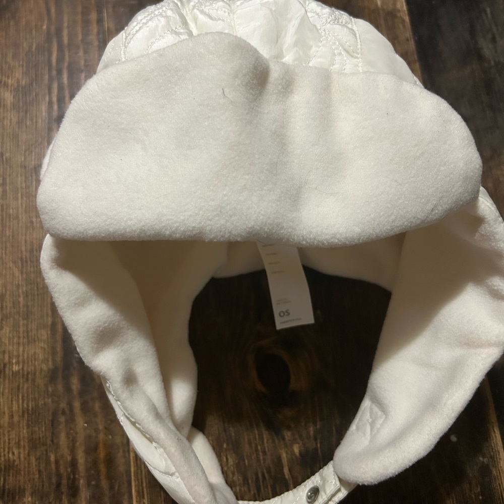 Fabletics Quilted Aviator Hat - Egret NWT - Picture 4 of 10